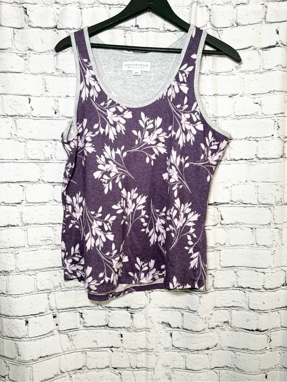 Live love lounge. Purple tank. Size S